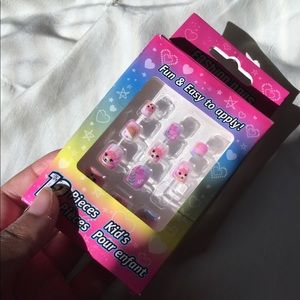 Fashion nails (fun & easy to apply) for girls